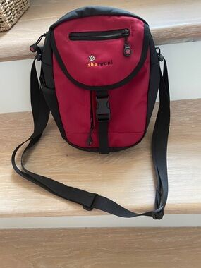 Like New Sherpani Pica Canvas Crossbody Unisex Travel Bag